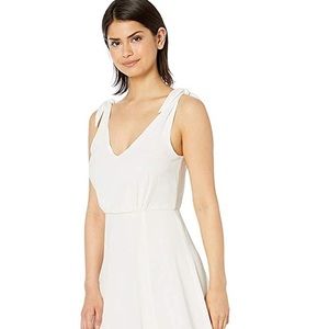 💐 Betsey Johnson Elegant Tea-length Dress (New)